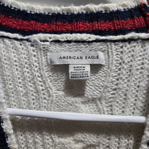American Eagle Chunky Cable Knit Cardigan Small Preppy V Neck Outerwear - Picture 2 of 4